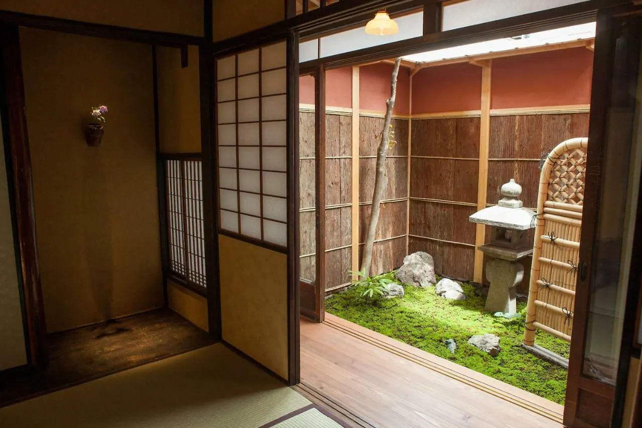 Bed & Breakfast Tsukiya Kyoto 2*,  Japan